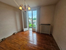 Maison à vendre 4 chambres- 2 garages- terrain 767 m2- LA ROCHE BLANCHE (63670)