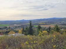 Terrain constructible de 812m2 plus parcelle attenante de 786m2 non constructible à Veyre Monton 