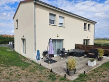 Maison à vendre 8 pièces PERIGNAT LES SARLIEVE (63)