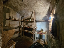 Maison à rénover 5 pièces au coeur du village de VEYRE MONTON 