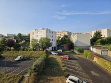 Appartement lumineux avec balcon- places de parking- 2 chambres- quartier Oradou -CLERMONT FERRAND (63)
