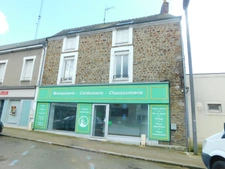 Immeuble à vendre ERNEE (53)