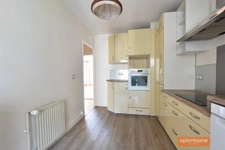 T4 traversant, calme et lumineux avec balcons et cave. Un garage est possible en option. 