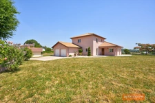 Très belle maison de 120m2 avec SPA extérieur, vue dégagée, garage double sur un terrain piscinable de 1500m2