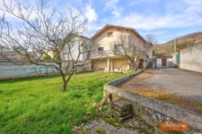 Maison de 124m2 (potentiel 153m2) avec garage et atelier sur terrain piscinable de 478m2 à 15km de Lyon