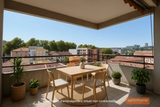 T4 traversant, calme et lumineux avec balcons et cave. Un garage est possible en option. 