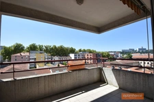 T4 traversant, calme et lumineux avec balcons et cave. Un garage est possible en option. 