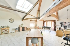 Coup de coeur assuré pour cette propriété de 371m2 habitables + garage de 60m2 + terrain de 1186m2