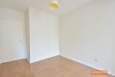 T4 traversant, calme et lumineux avec balcons et cave. Un garage est possible en option. 
