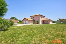 Très belle maison de 120m2 avec SPA extérieur, vue dégagée, garage double sur un terrain piscinable de 1500m2