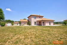 Très belle maison de 120m2 avec SPA extérieur, vue dégagée, garage double sur un terrain piscinable de 1500m2