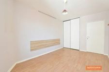 T4 traversant, calme et lumineux avec balcons et cave. Un garage est possible en option. 