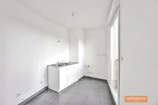 Très beau T2 en dernier étage avec grand séjour et terrasse à ciel ouvert