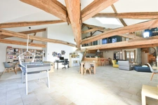 Coup de coeur assuré pour cette propriété de 371m2 habitables + garage de 60m2 + terrain de 1186m2