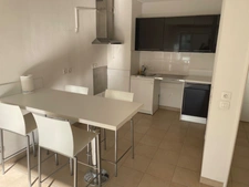LOCATION Superbe appartement type T2 de 42 m² avec parking, exposition plein sud et étagé élevé. PMR