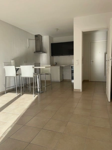 LOCATION Superbe appartement type T2 de 42 m² avec parking, exposition plein sud et étagé élevé. PMR