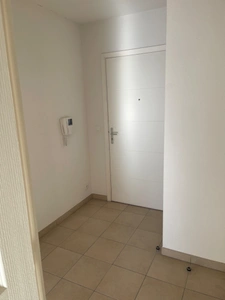 LOCATION Superbe appartement type T2 de 42 m² avec parking, exposition plein sud et étagé élevé. PMR