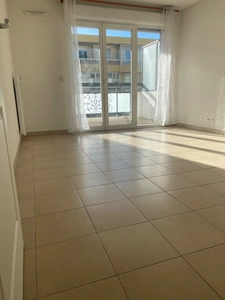 LOCATION Superbe appartement type T2 de 42 m² avec parking, exposition plein sud et étagé élevé. PMR