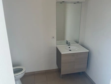 LOCATION Superbe appartement type T2 de 42 m² avec parking, exposition plein sud et étagé élevé. PMR