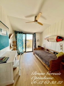 VILLA CONTEMPORAINE A OSSATURE BOIS  D'INSPIRATION WEST COAST A VENDRE A FRONTIGNAN