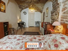 Maison à vendre en 2 parties possibilité local commercial+ habitation BOUZIGUES 