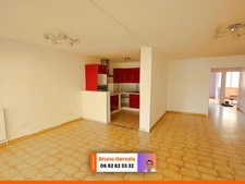 À vendre à Sète – Grand appartement T4 avec parking, à 2 pas des quais et du centre-ville