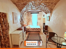Maison à vendre en 2 parties possibilité local commercial+ habitation BOUZIGUES 