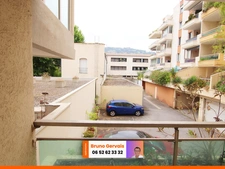 À vendre à Sète – Grand appartement T4 avec parking, à 2 pas des quais et du centre-ville