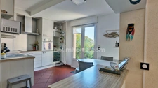 Appartement à vendre de 88 m² en Rez-de-jardin avec grandes terrasses à Bouzigues – Étang de Thau