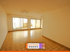 À vendre à Sète – Grand appartement T4 avec parking, à 2 pas des quais et du centre-ville