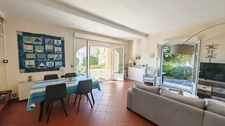 Appartement à vendre de 88 m² en Rez-de-jardin avec grandes terrasses à Bouzigues – Étang de Thau