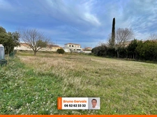 Terrain à bâtir de 600m2 avec chemin privatif, clôturé et viabilisé à Cournonsec