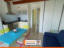 APPARTEMENT EN DERNIER ETAGE AVEC VUE MER