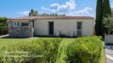 À Vendre : Villa de Prestige avec Vue Imprenable sur l'Étang