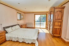 BOUZIGUES – Face à l'étang de Thau, villa 250 m² + piscine + appartement indépendant