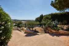 BOUZIGUES – Face à l'étang de Thau, villa 250 m² + piscine + appartement indépendant