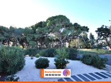 SUPERBE COTTAGE SUR TERRAIN ARBORÉ CLOS DANS UN PARC DE LOISIRS