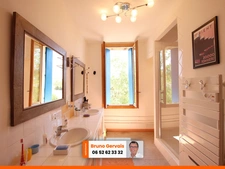 Grande maison de caractère rénovée à Villeveyrac – 250 m² habitables avec jardin, garage et terrasse