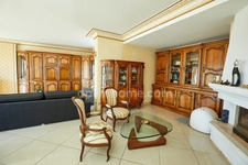 BOUZIGUES – Face à l'étang de Thau, villa 250 m² + piscine + appartement indépendant