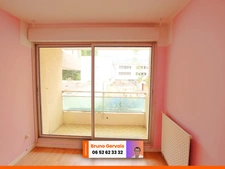 À vendre à Sète – Grand appartement T4 avec parking, à 2 pas des quais et du centre-ville