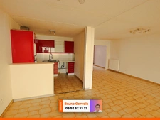 À vendre à Sète – Grand appartement T4 avec parking, à 2 pas des quais et du centre-ville