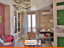 Grande maison de caractère rénovée à Villeveyrac – 250 m² habitables avec jardin, garage et terrasse