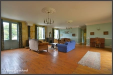 Chartreuse 250 m² + 400 m² de dépendances et 6 ha de terrain 