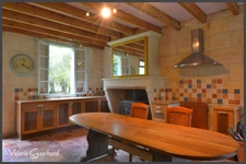 Chartreuse 250 m² + 400 m² de dépendances et 6 ha de terrain 