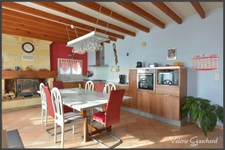 Maison en pierre 4 chambres dépendances  et terrain de plus de 2ha