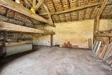 MUSSIDAN – Ensembles immobilier rare : Maison en pierre 103 m² de plain-pied + Plus de 200 m² d'ateliers et dépendances sur cour intérieure !