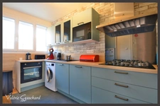 Pineuilh – Appartement T3 rénové 62 m², balcon, tout à pied