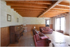Proche St Seurin sur l'Isle Maison 5 chambres + bureau , dépendances et grand terrain 