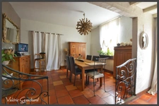 Propriété de 320 m², piscine, garage et deux logements indépendants loués