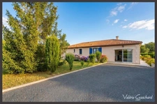 MONTPON-MÉNESTEROL - Maison de plain pied de 3 chambres, double garage et jardin de 3700 m² 